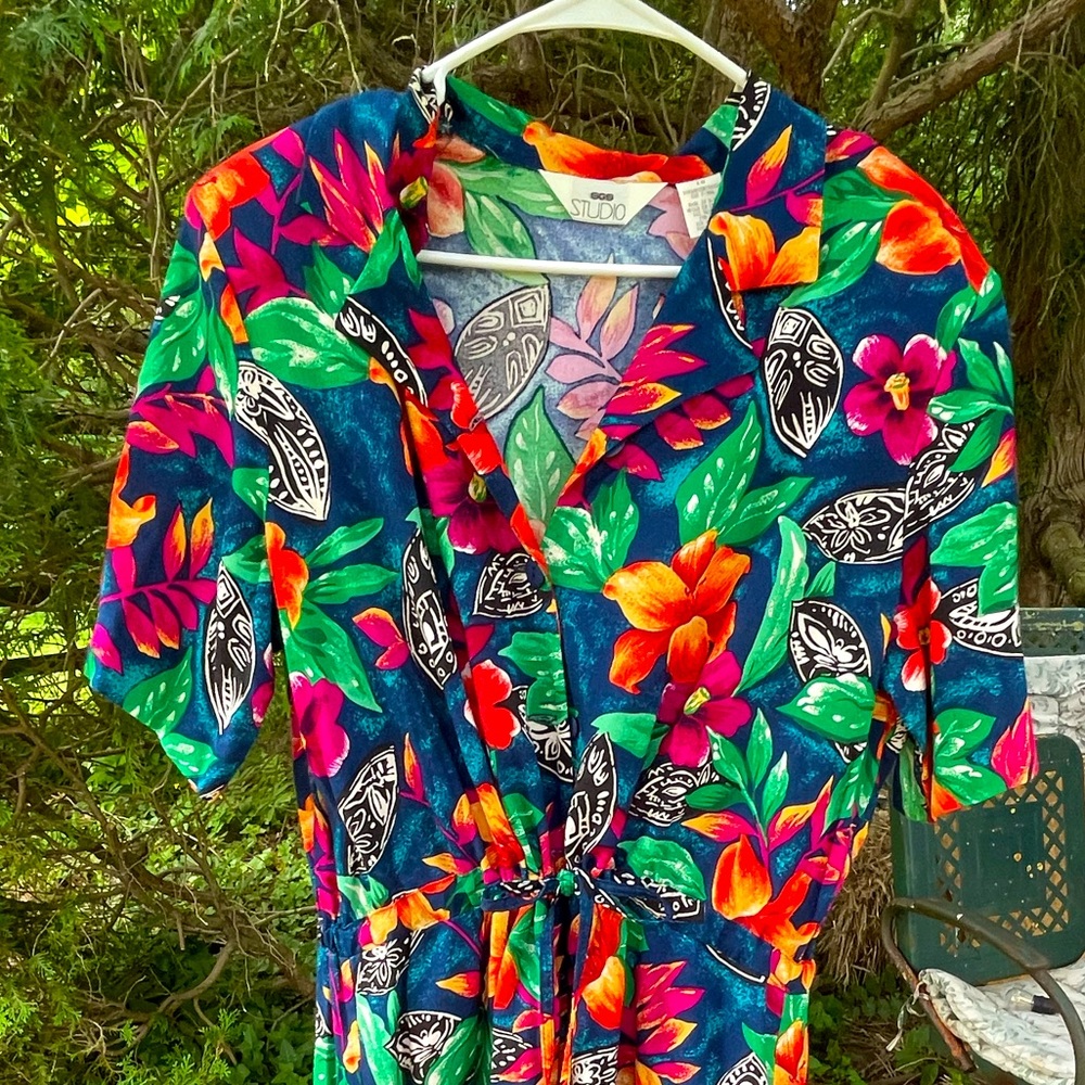 “I’m on vacation “ 1980s/1990s floral romper